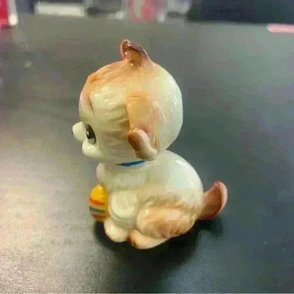 Vintage Bone China Puppy w/ big eyes and yellow striped ball, approx. 3” tall - Picture 2 of 5